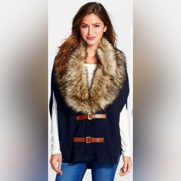 Forever 21 Sweaters - Forever21 Faux Fur Collared Poncho